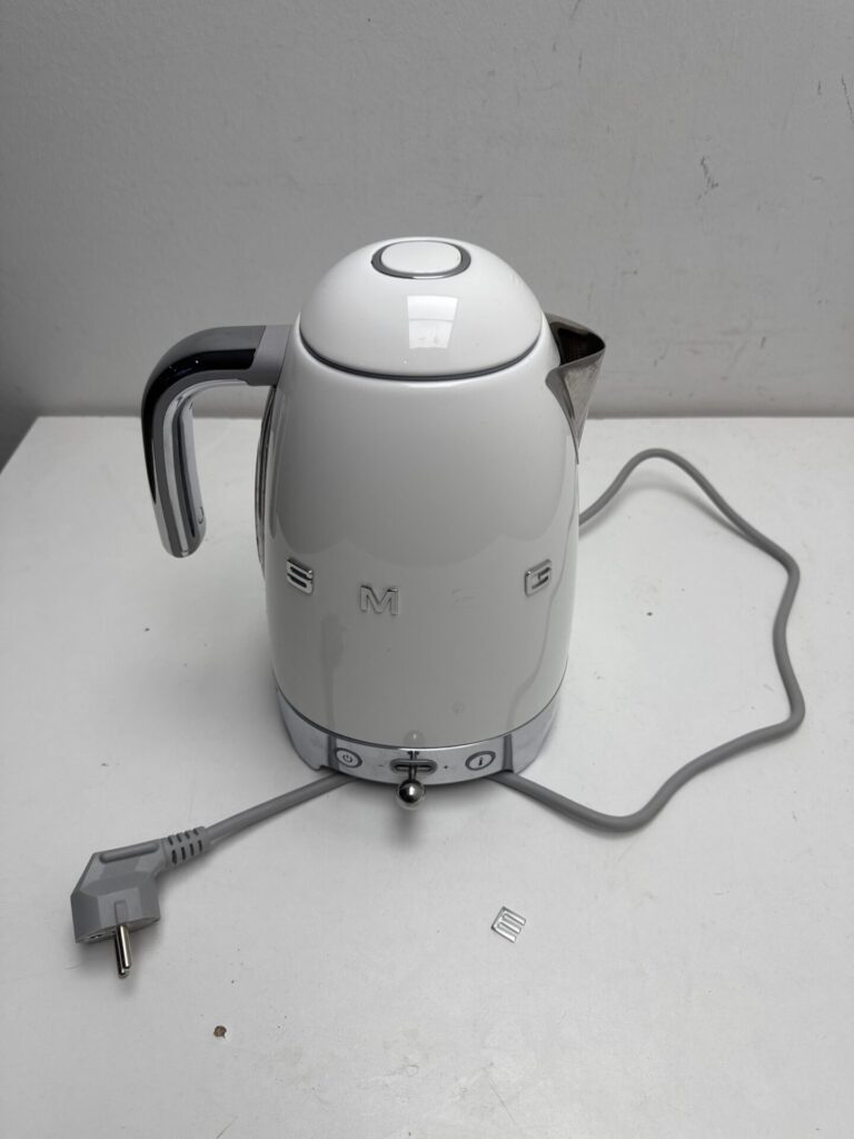 Электрический чайник Smeg (KLF04WHEU) б/у