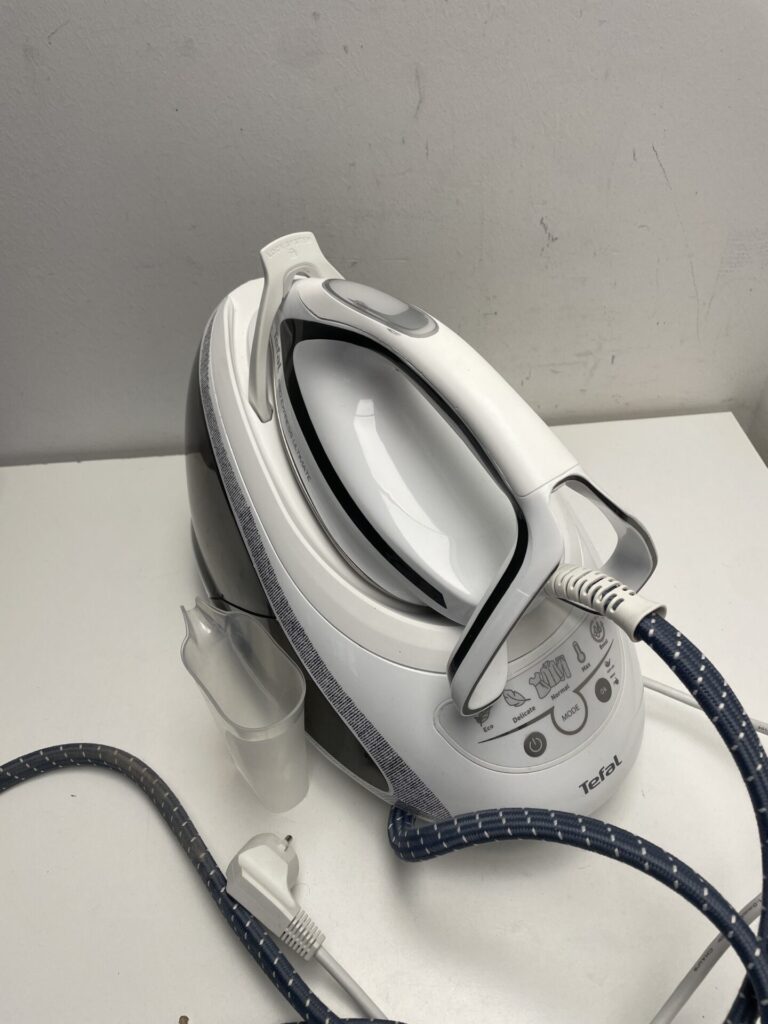 Tvaika ģeneratora gludeklis „Tefal“ (GV9567)